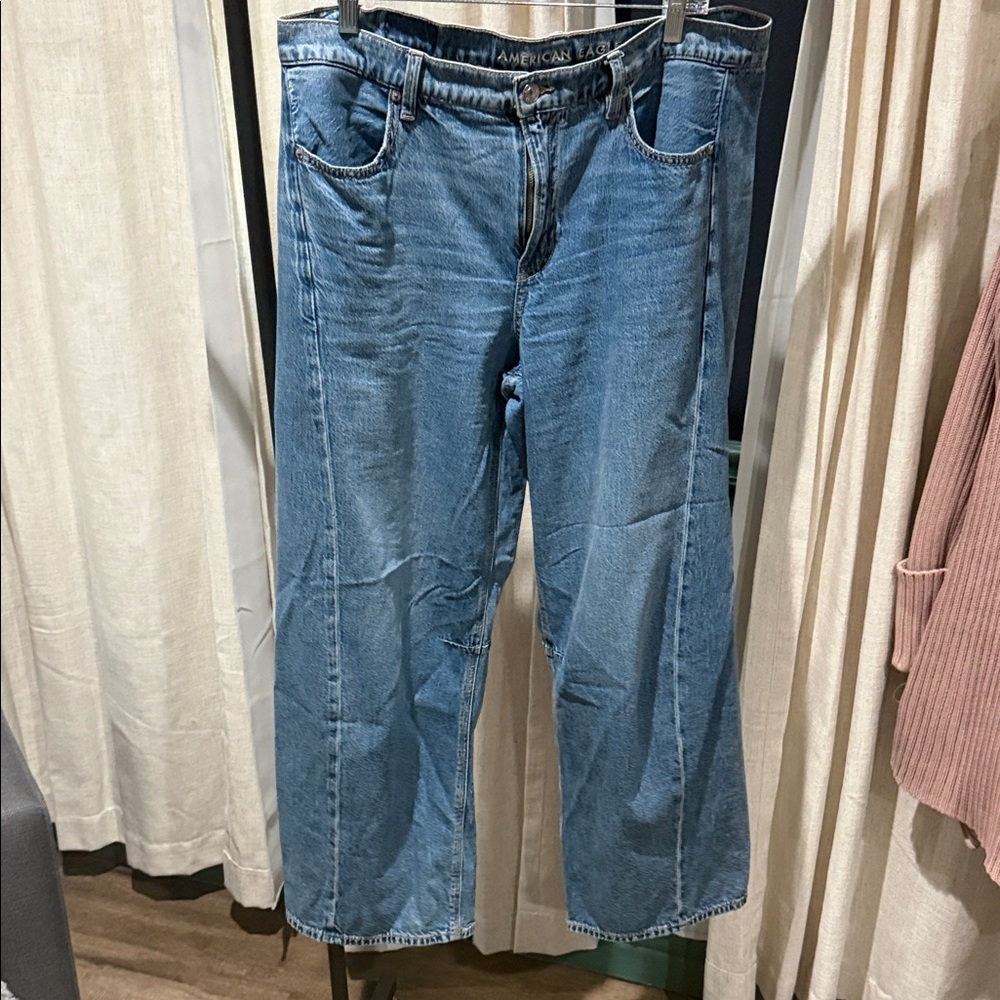 American Eagle Outfitters Medium Blue Cropped Straight Jeans